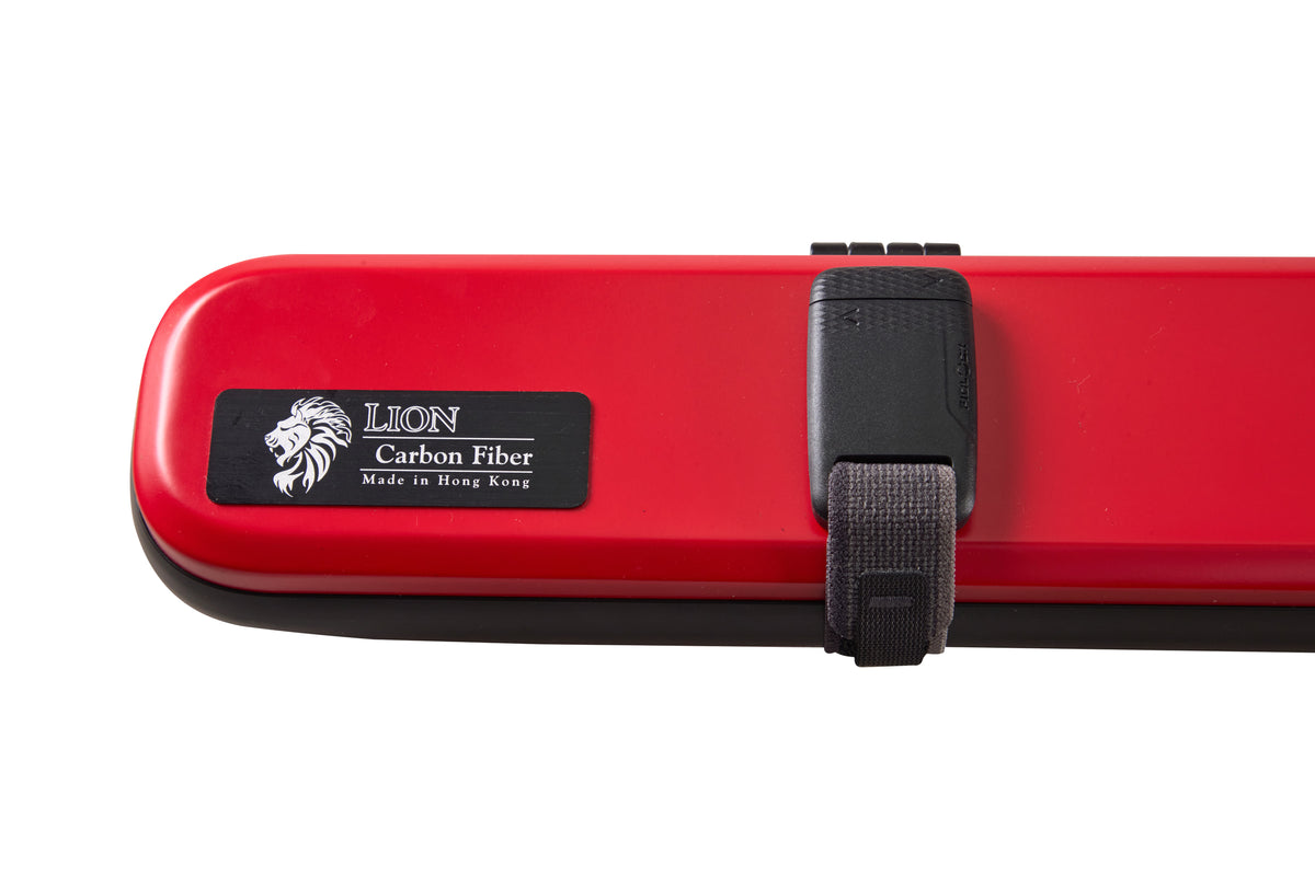 Lion carbon fibre gloss cue case, catch detail