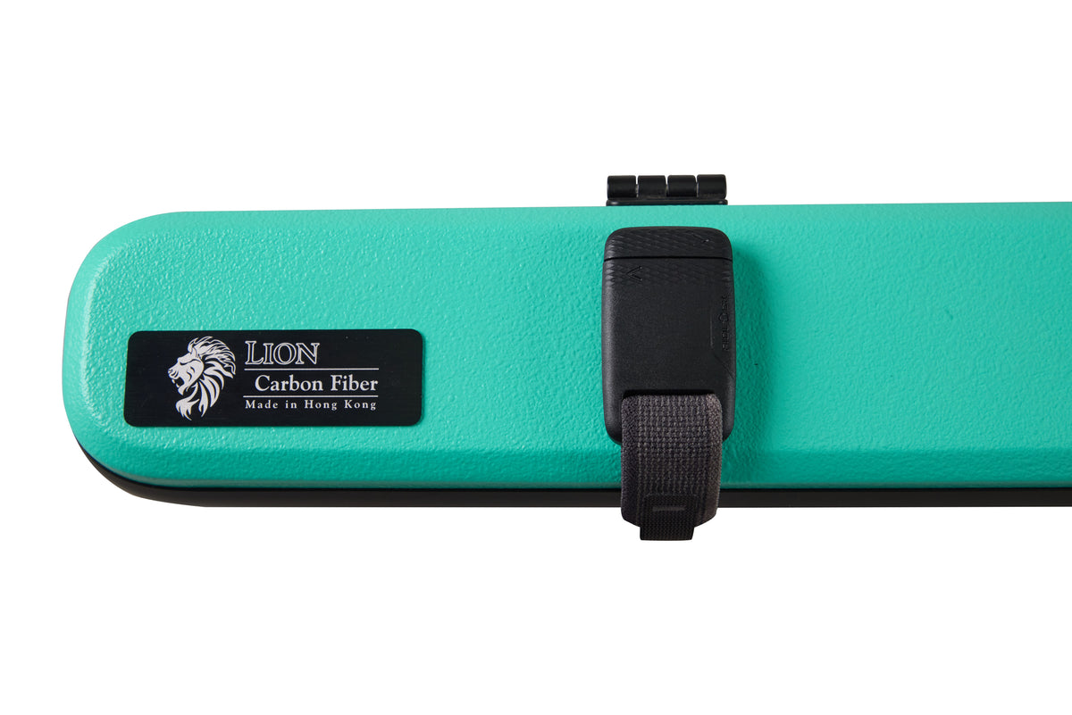 Lion carbon fibre textured cue case, brand logo